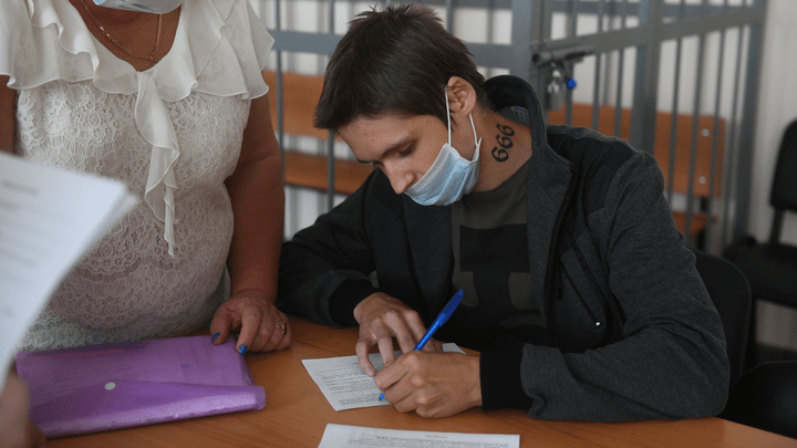 Студент, зарезавший школьницу на Уралмаше, остался на свободе