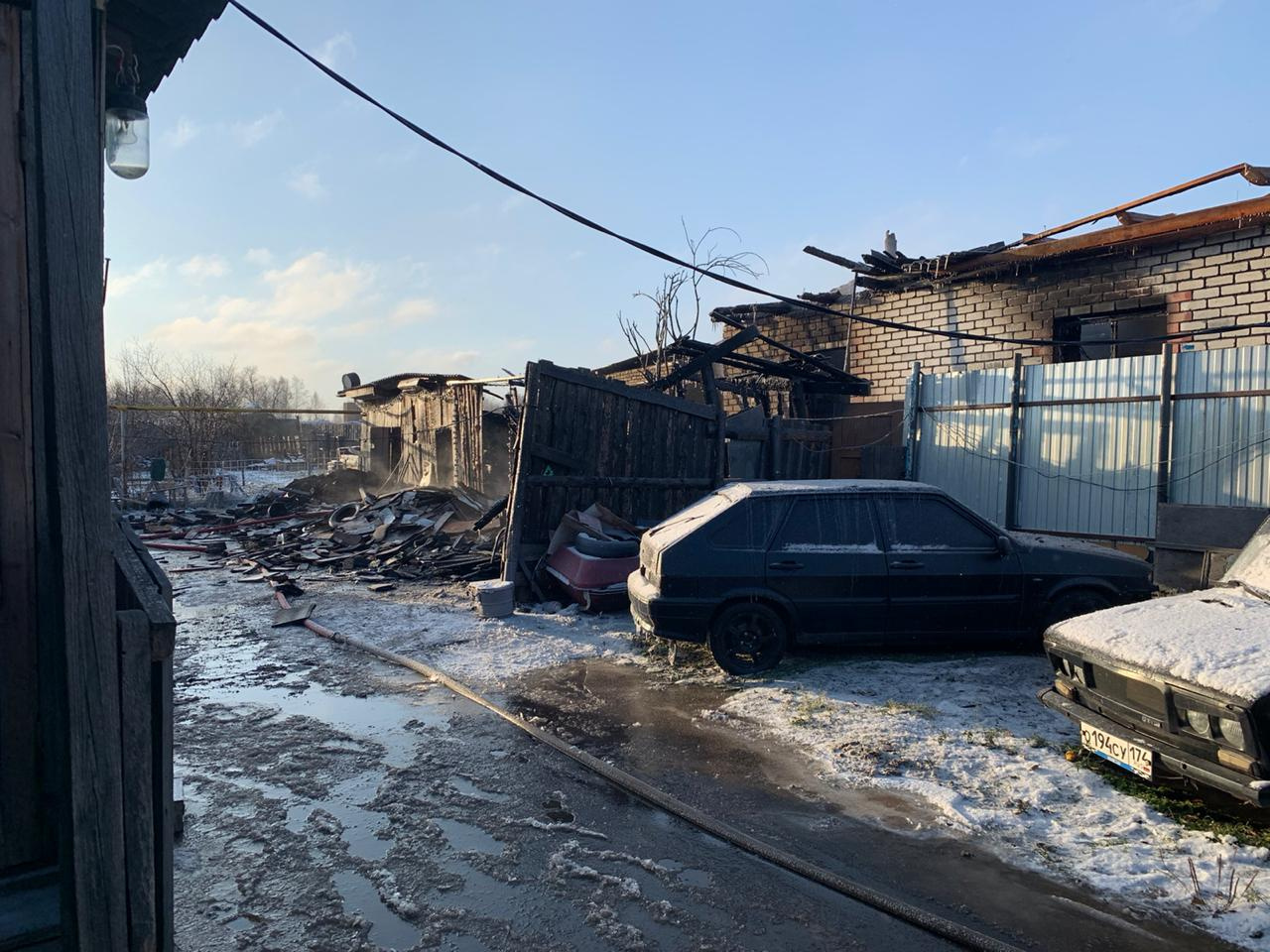 Предварительная площадь пожара составила 150 квадратных метров Предварительная площадь пожара составила 150 квадратных метров