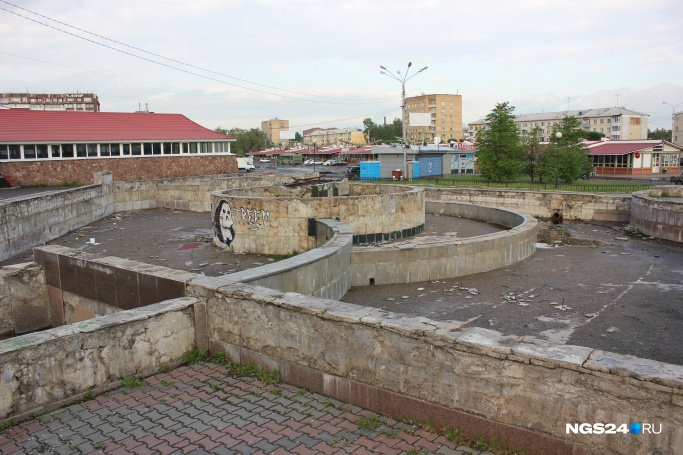 Пока Предмостная площадь выглядит подобным образом Пока Предмостная площадь выглядит подобным образом
