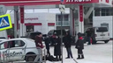 В Челябинске вылетевшее на тротуар такси сбило женщину. Момент ДТП попал на видео