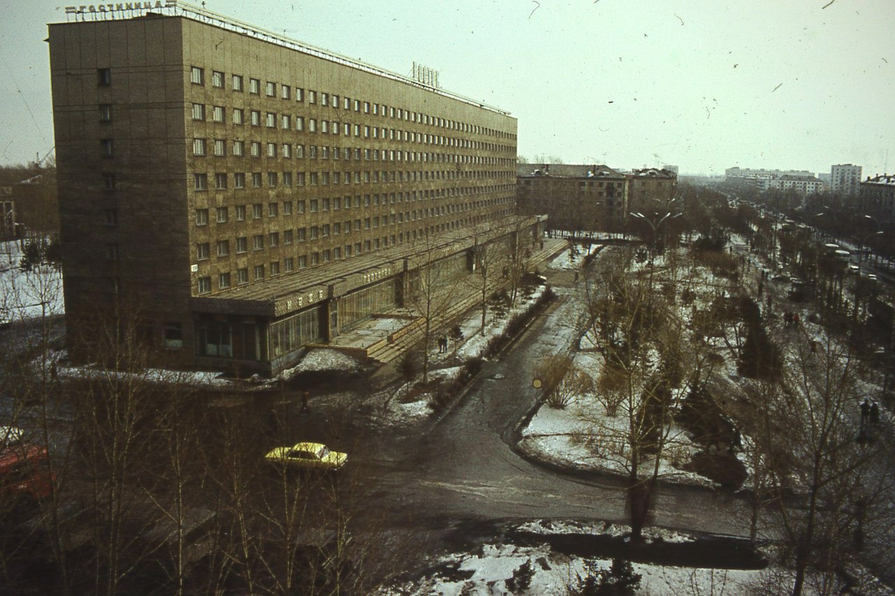 Гостиница «Восток» в 1986 году в объятиях межсезонной тюменской депрессии 