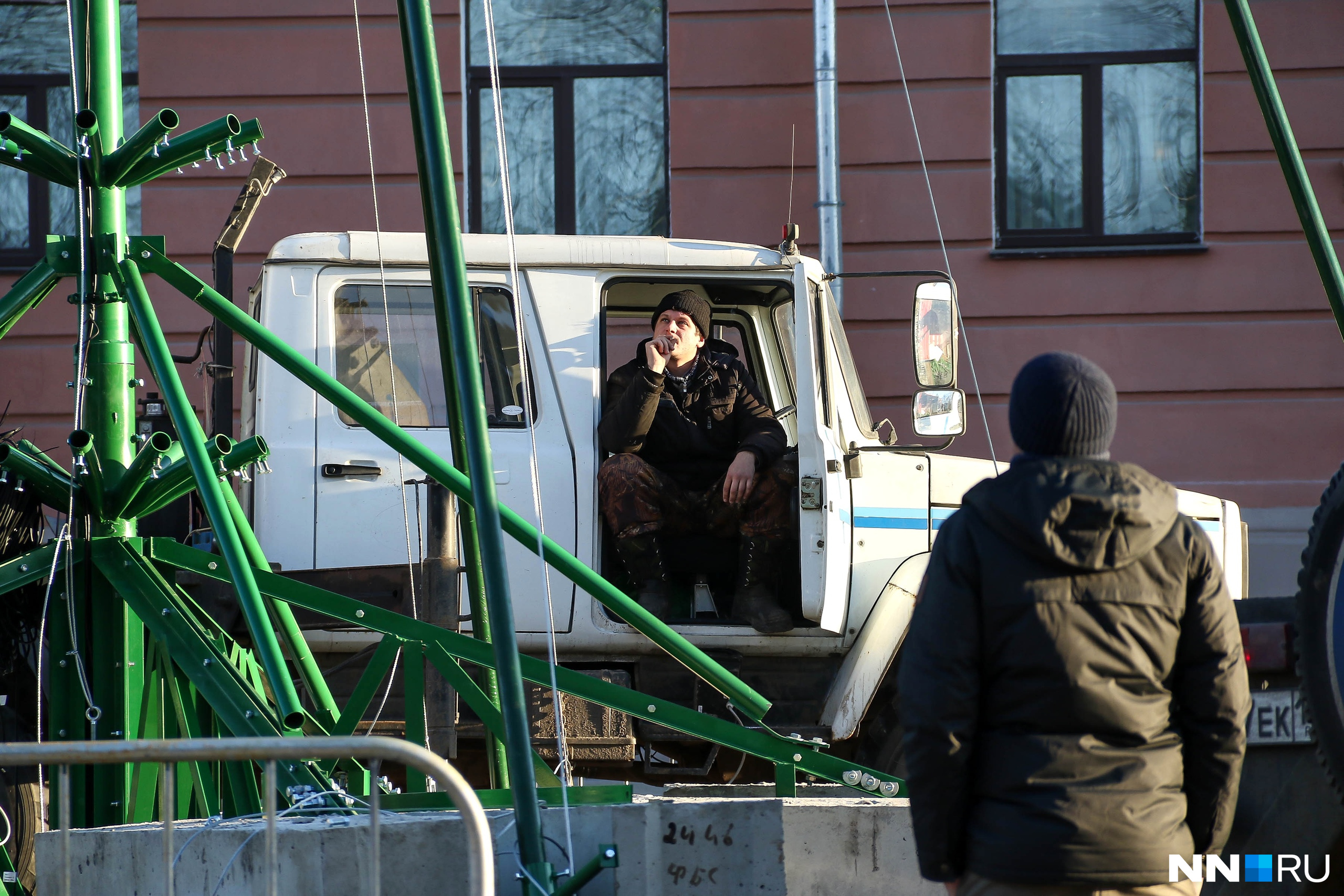 В мэрии Нижнего Новгорода сообщают, что новогоднюю ель установят к 20 декабря В мэрии Нижнего Новгорода сообщают, что новогоднюю ель установят к 20 декабря
