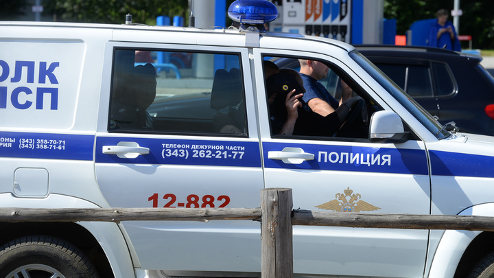 В Екатеринбурге полицейские поймали мужчину, который ограбил пожилую продавщицу цветов