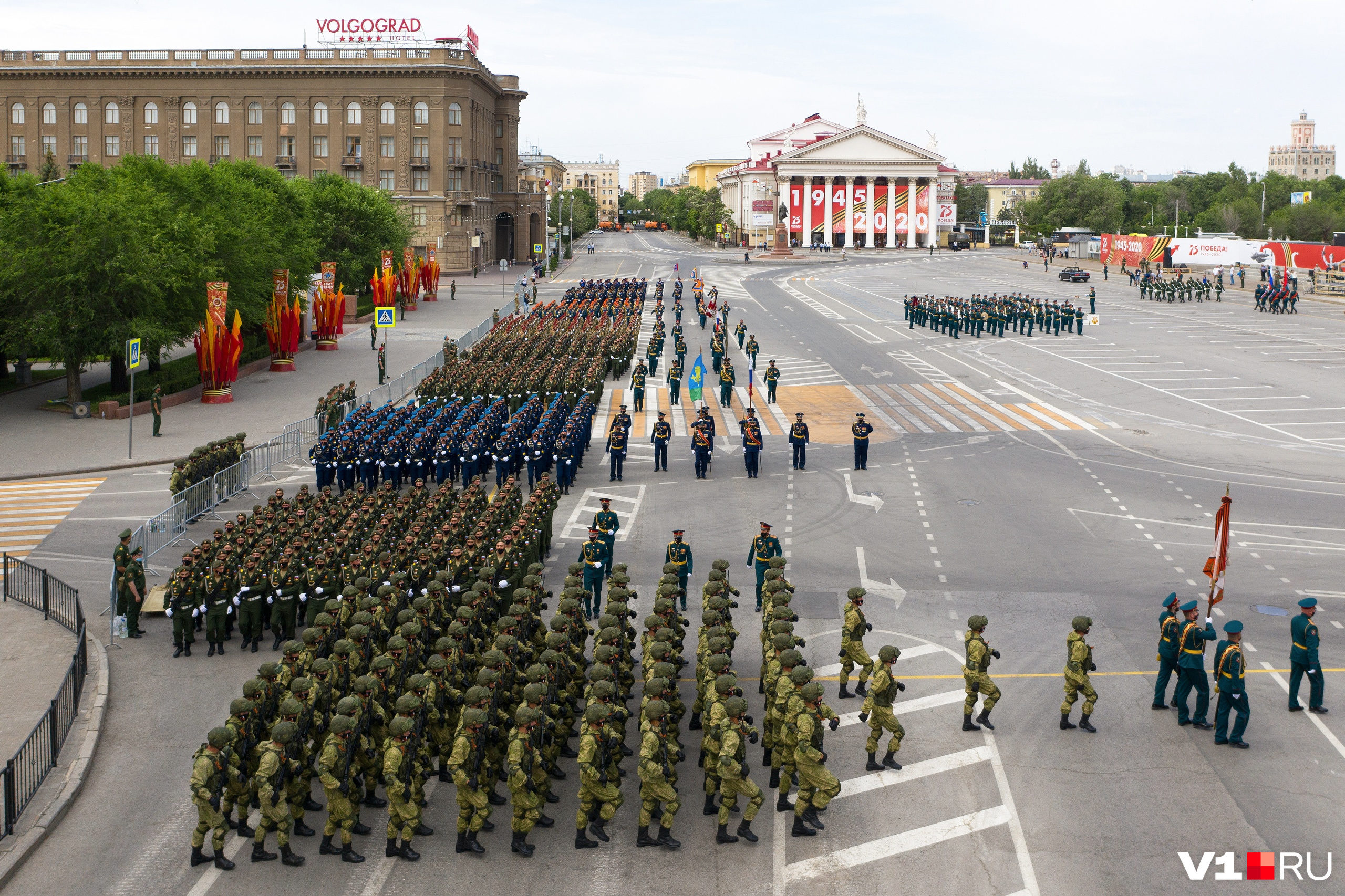 Волгоград 2020 год. Генеральная репетиция парада 2020 Волгоград. Парад Волгоград площадь Победы. Парад Победы 2020 в Волгограде. Парад Победы 2021 в Волгограде.