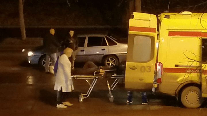 «Он встать не может»: в центре Екатеринбурга Daewoo сбила пешехода