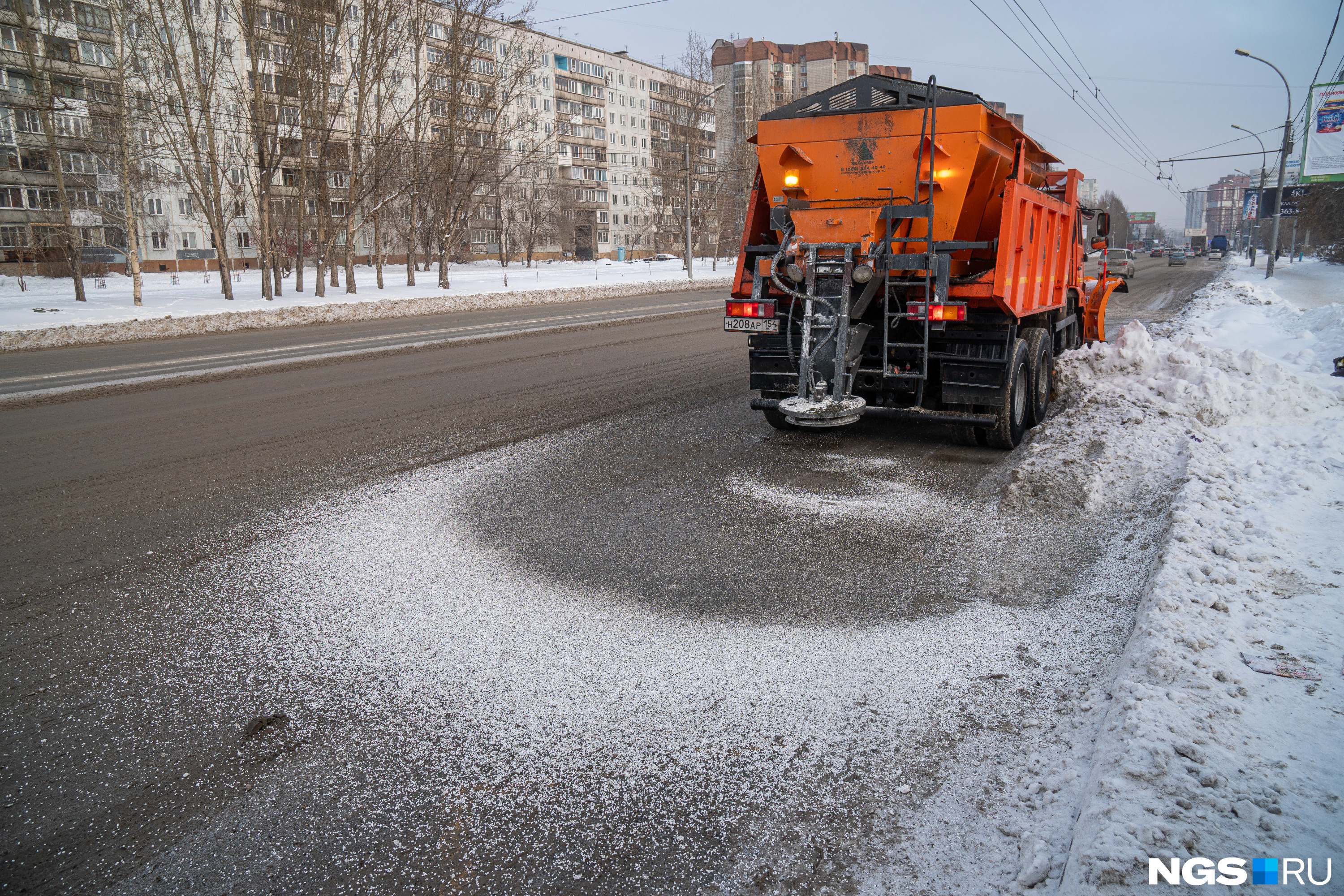 Машины для противогололедных реагентов