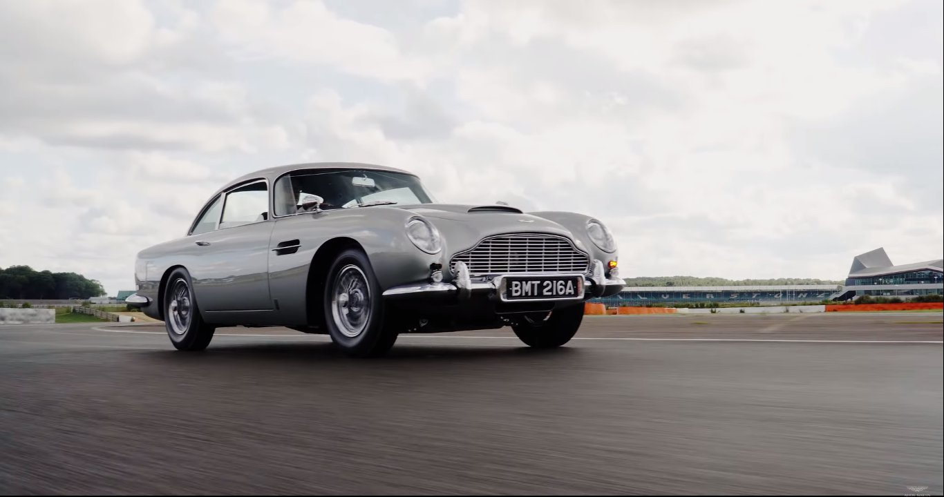 Кадр из видео&nbsp;Aston Martin в YouTube