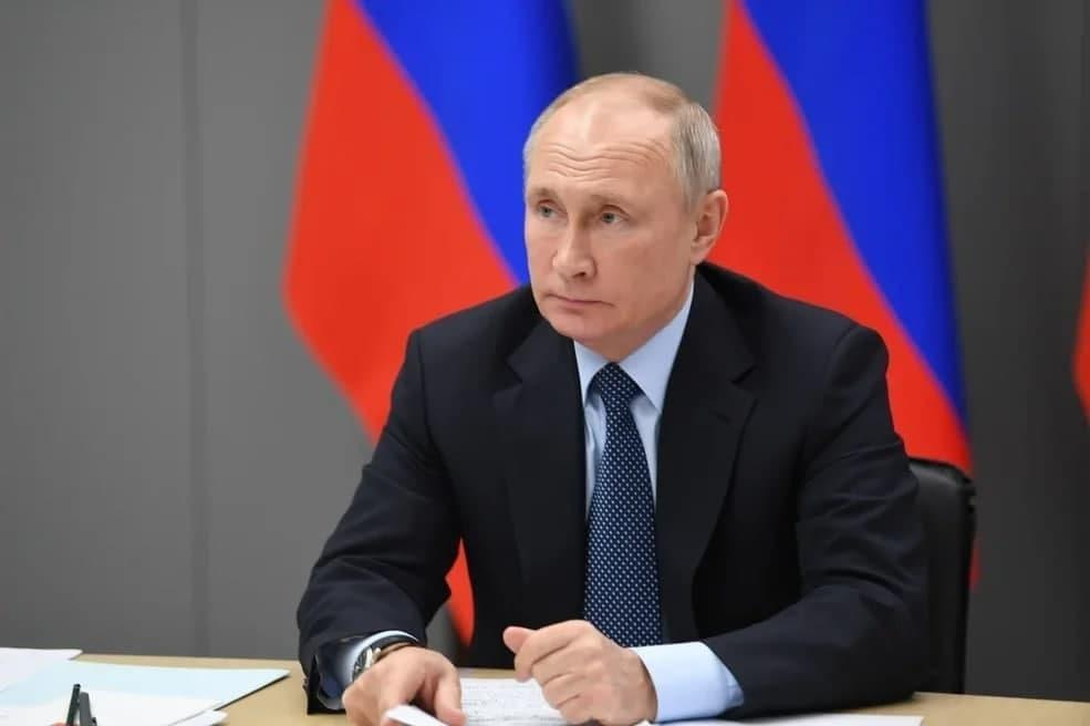 Путин нашел повод не только похвалить тюменского губернатора, но и поругать Путин нашел повод не только похвалить тюменского губернатора, но и поругать