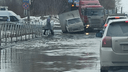 «Тонут даже грузовики»: жители Новосибирска жалуются на огромные ямы на дорогах
