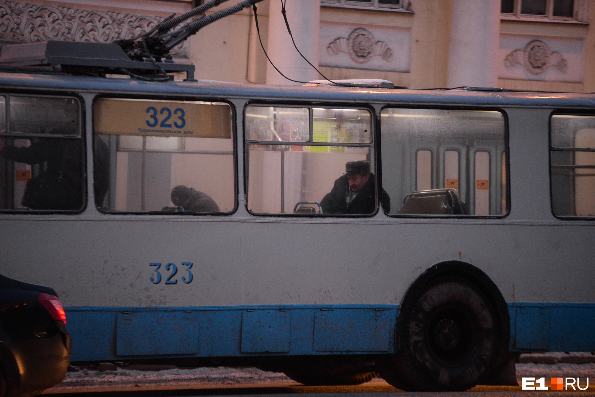 «Работаем с полной отдачей». Водители троллейбусов из Екатеринбурга пожаловались на мизерную зарплату