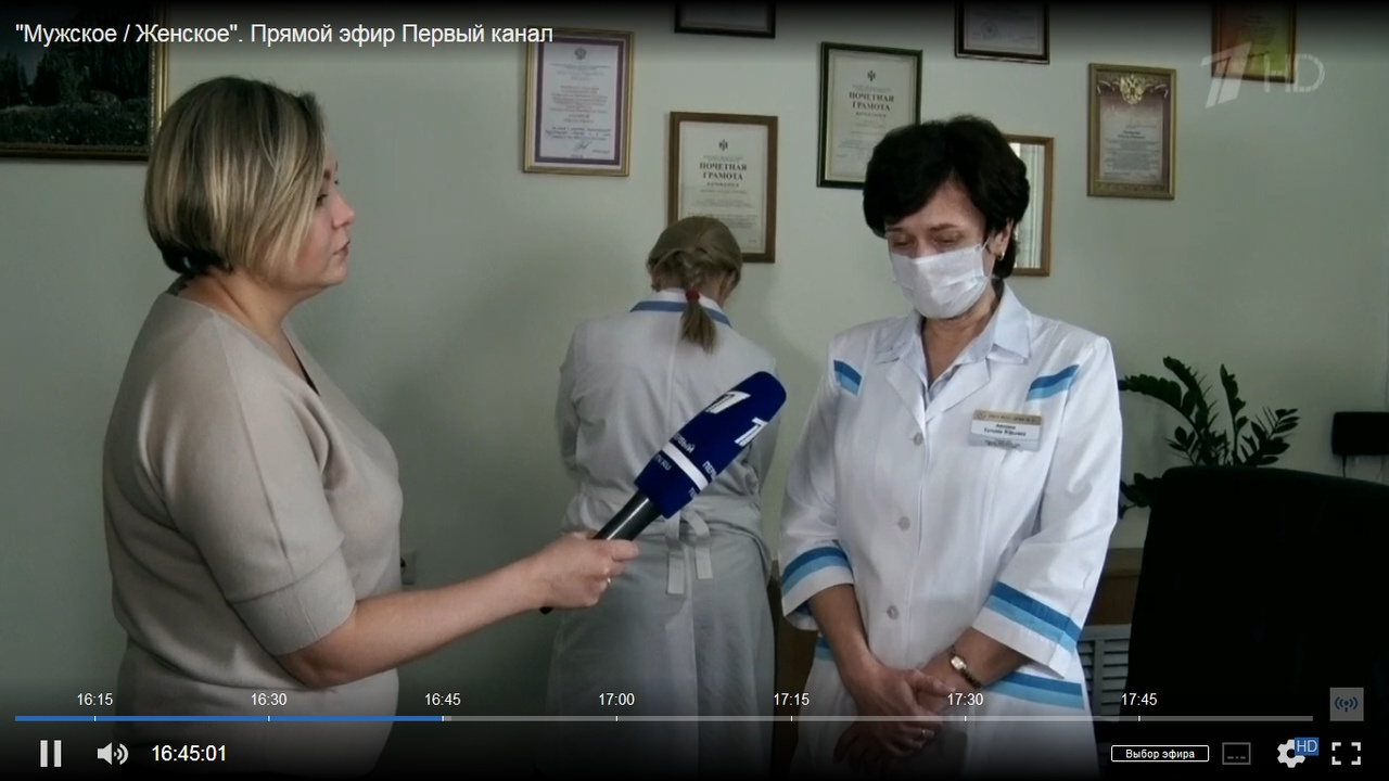 Врач Юлия Добряк отказалась от комментариев и отвернулась к стенке, за неё на вопросы отвечала главный врач больницы 