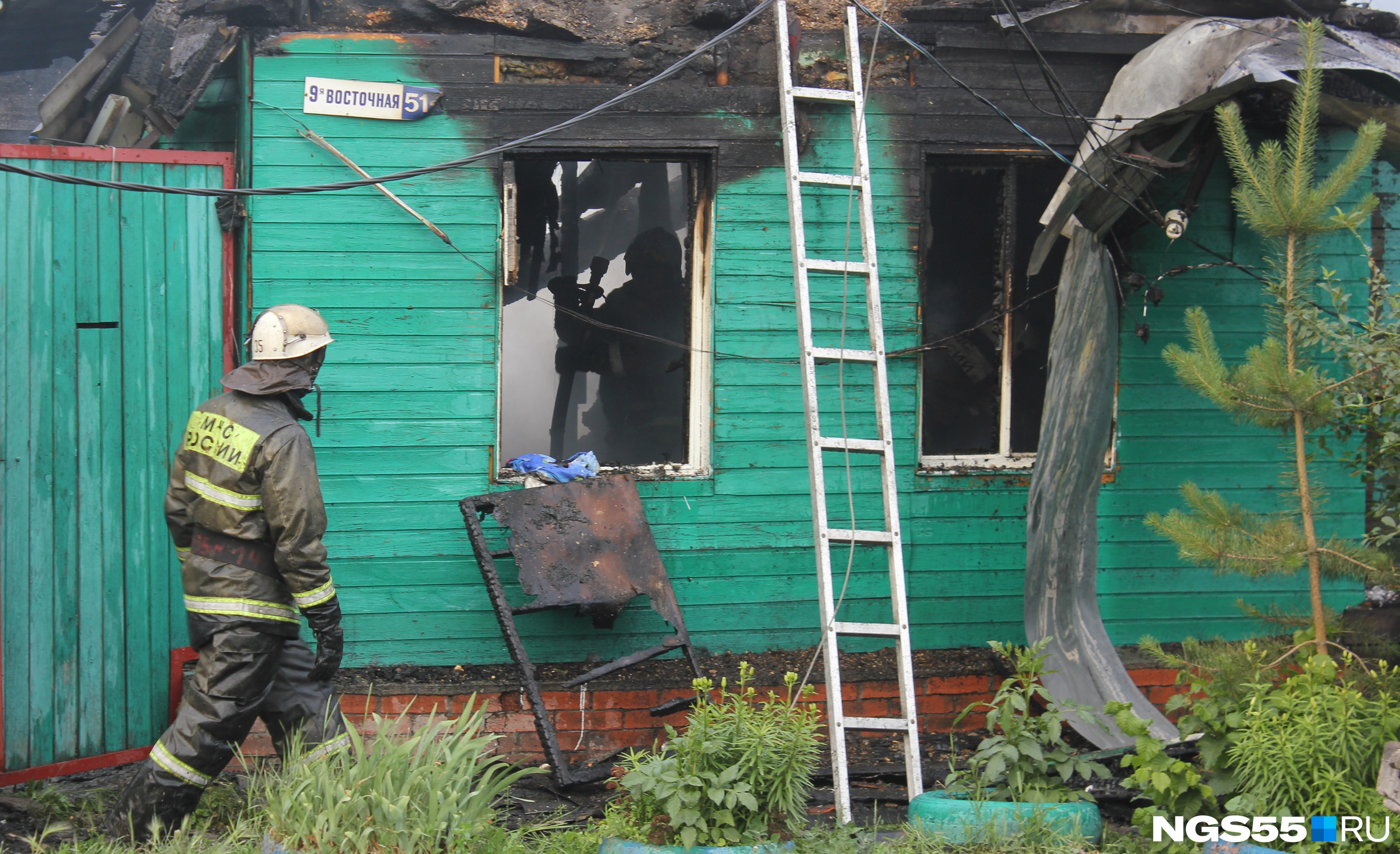 Пожар частный сектор Иркутск-2. Ермолино сгорел дом. Пожар на 9 Восточной. Пожар Ревда сад факел.