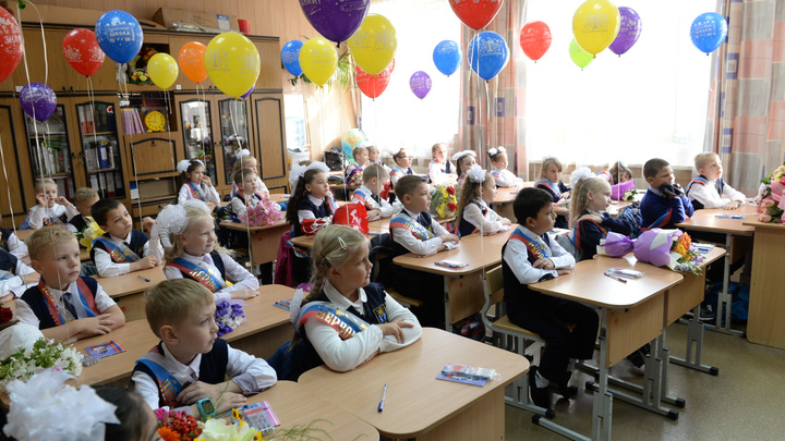 Учитель на Урале проспал линейку 1 сентября. Он объяснил, почему пропустил День знаний