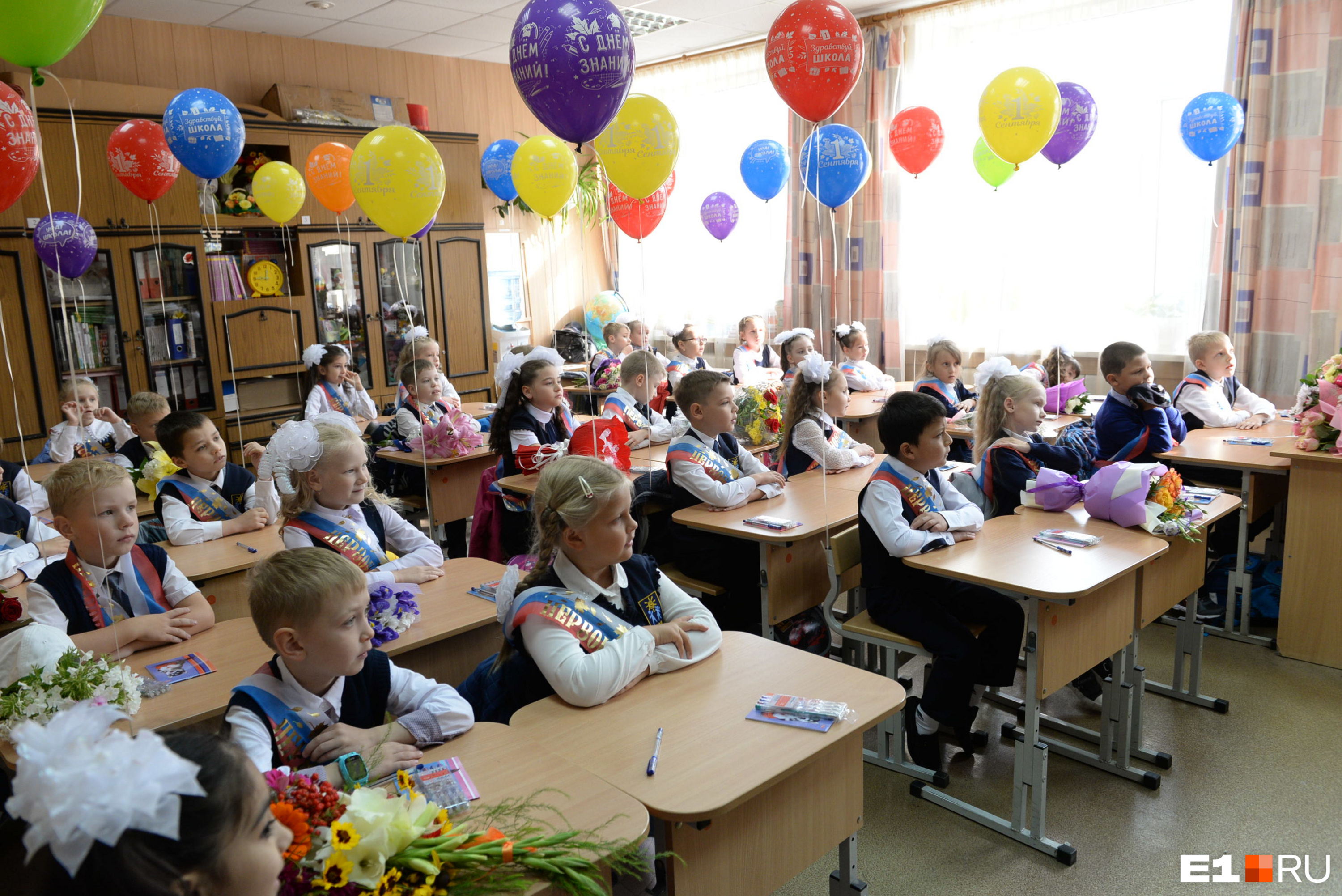 В Екатеринбурге решили изменить порядок записи детей в первые классы и летние лагеря