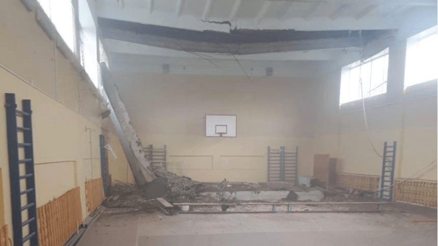 В школьном спортзале в Стерлитамаке обрушился бетонный потолок