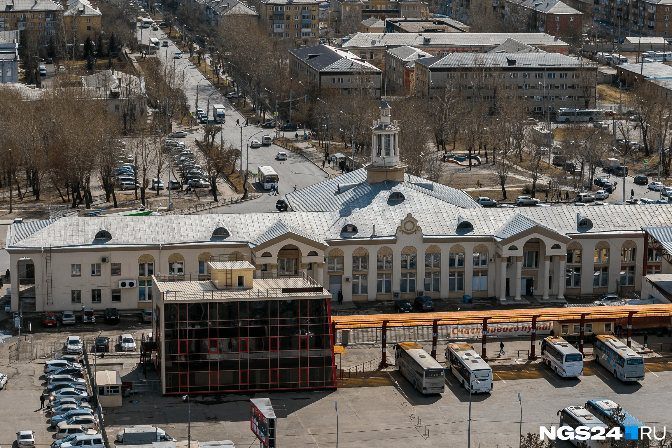 Сквер перед автовокзалом Красноярск