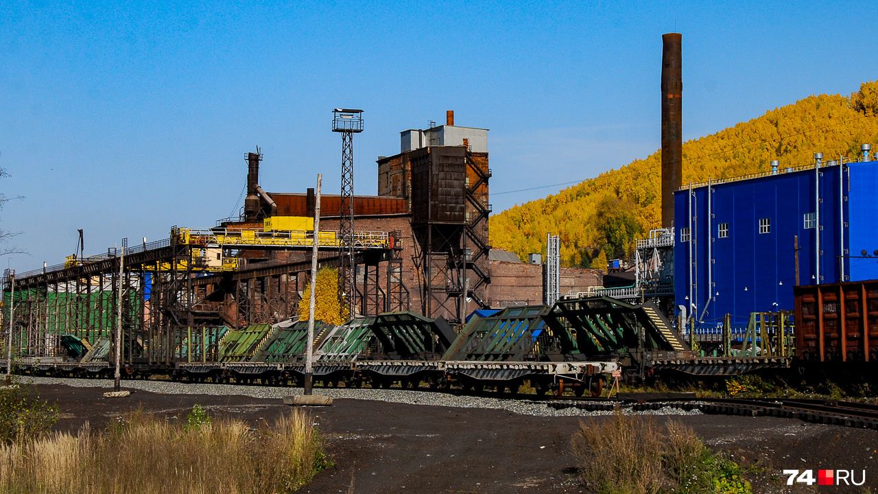 Фабрика «Метагломерат» занималась обогащением хромовых руд, только руд больше нет: поставки из Казахстана прекратились. Под вопросом — 424 рабочих места (10% населения)