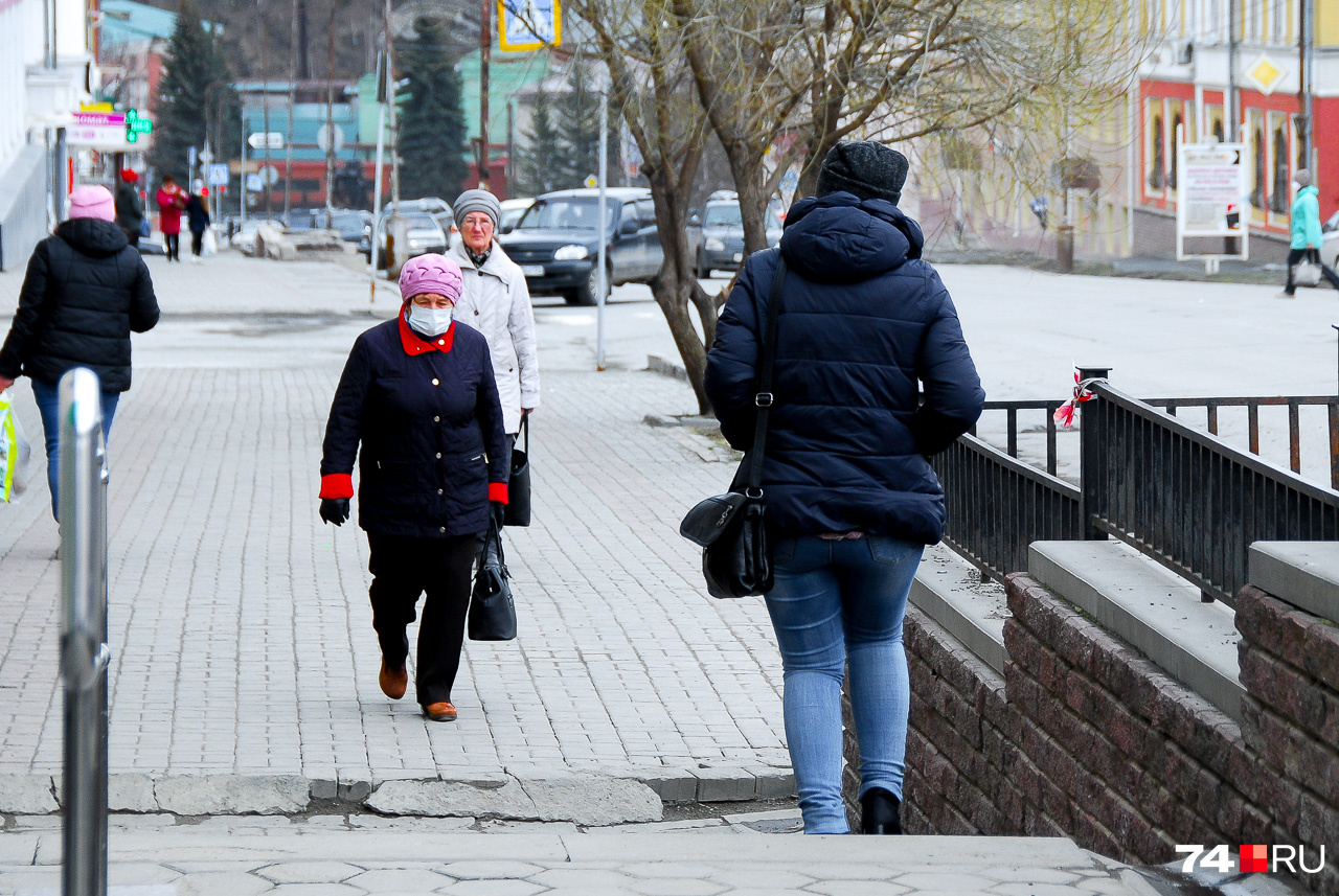 Маски люди в возрасте всё же стараются носить Маски люди в возрасте всё же стараются носить