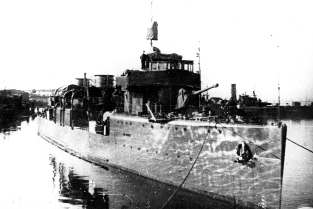 Эсминец «Карл Либкнехт» в 1944 году — над ремонтом этого корабля работала София Иванова