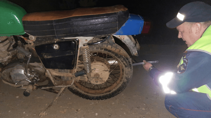 В крае пьяный мотоциклист сбил школьника на мопеде: штраф заплатят родители ребёнка