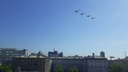 Пролетели за несколько минут: видеорепортаж НГС с авиационного парада на 9 Мая