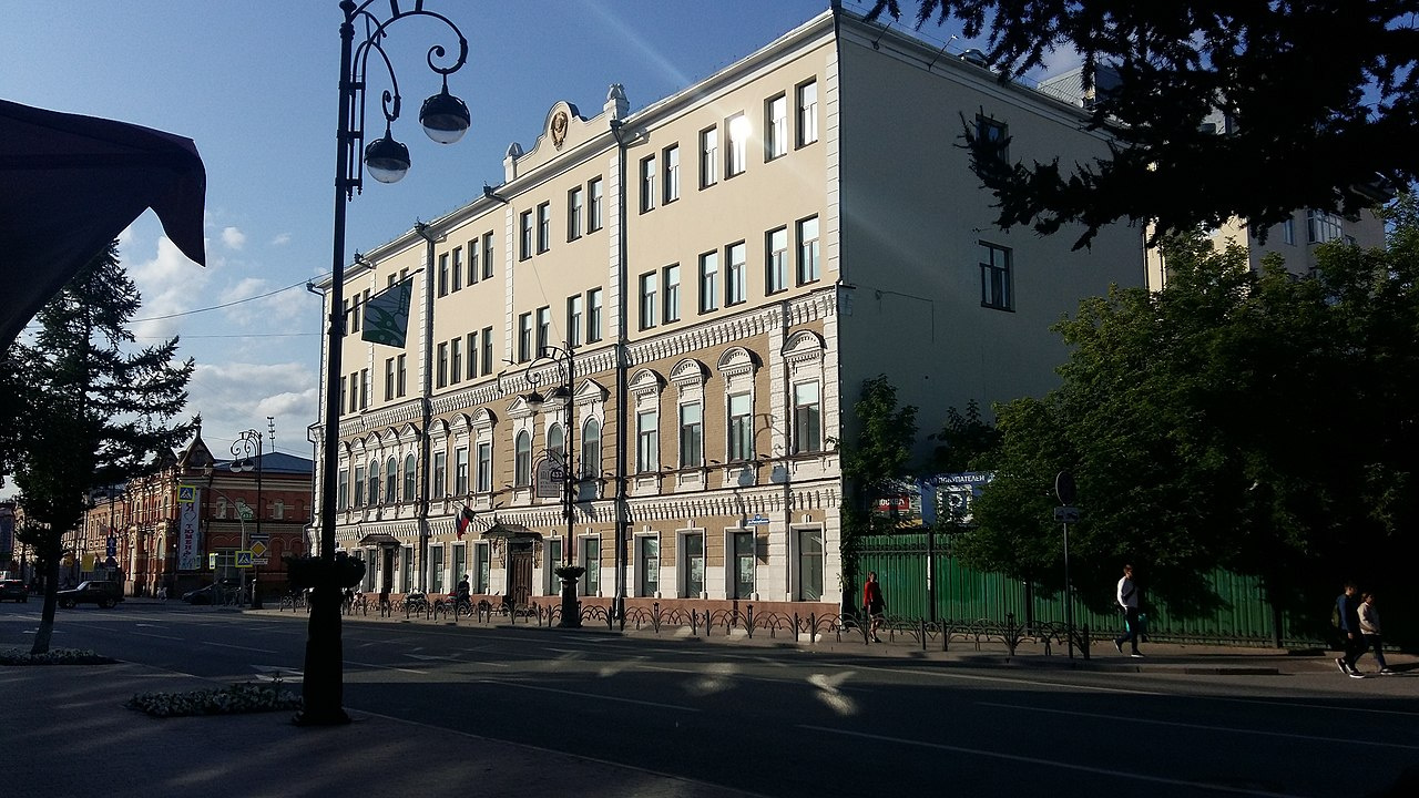 Место, где собираются гуманитарии, — от артиста балета до турагента Место, где собираются гуманитарии, — от артиста балета до турагента