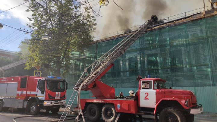 Видео дня: пожар в литературном музее на Минина
