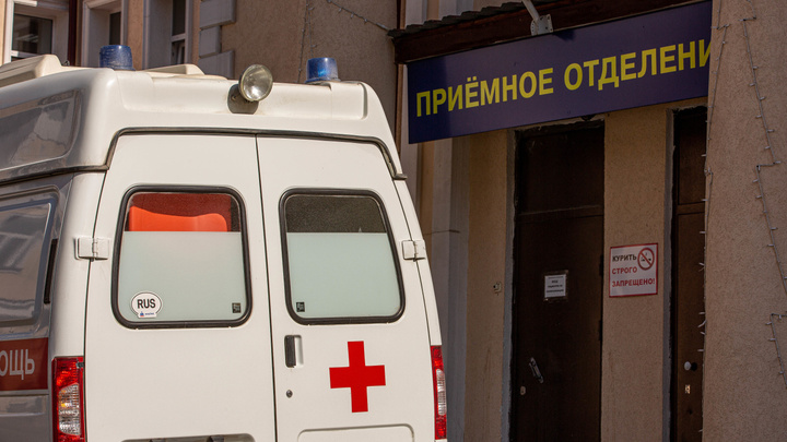 Следком и прокуратура проверят школу в Кемерове, где ученик упал с высоты