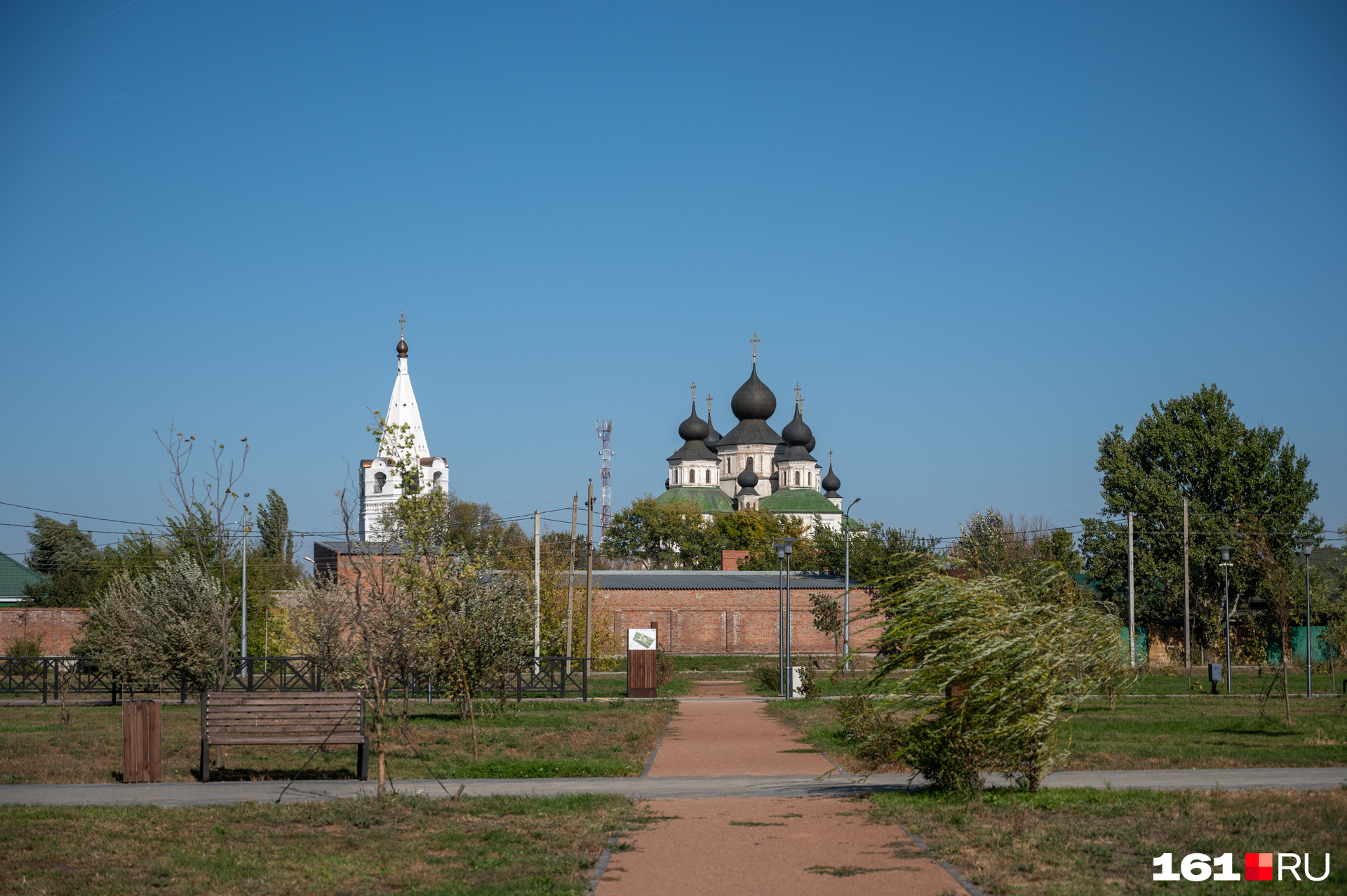 Из парка открывается вид на главные достопримечательности станицы Из парка открывается вид на главные достопримечательности станицы