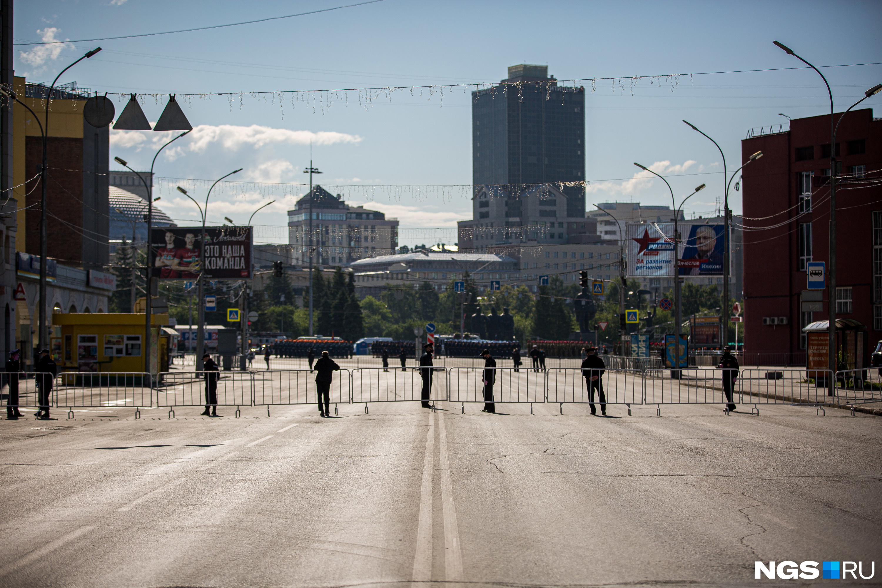 Трансляция новосибирска. Прямой эфир Новосибирск парад. Парад в Новосибирске онлайн трансляция. Новосибирск улица Ленина прямая трансляция. Новосибирск прямая трансляция неба.