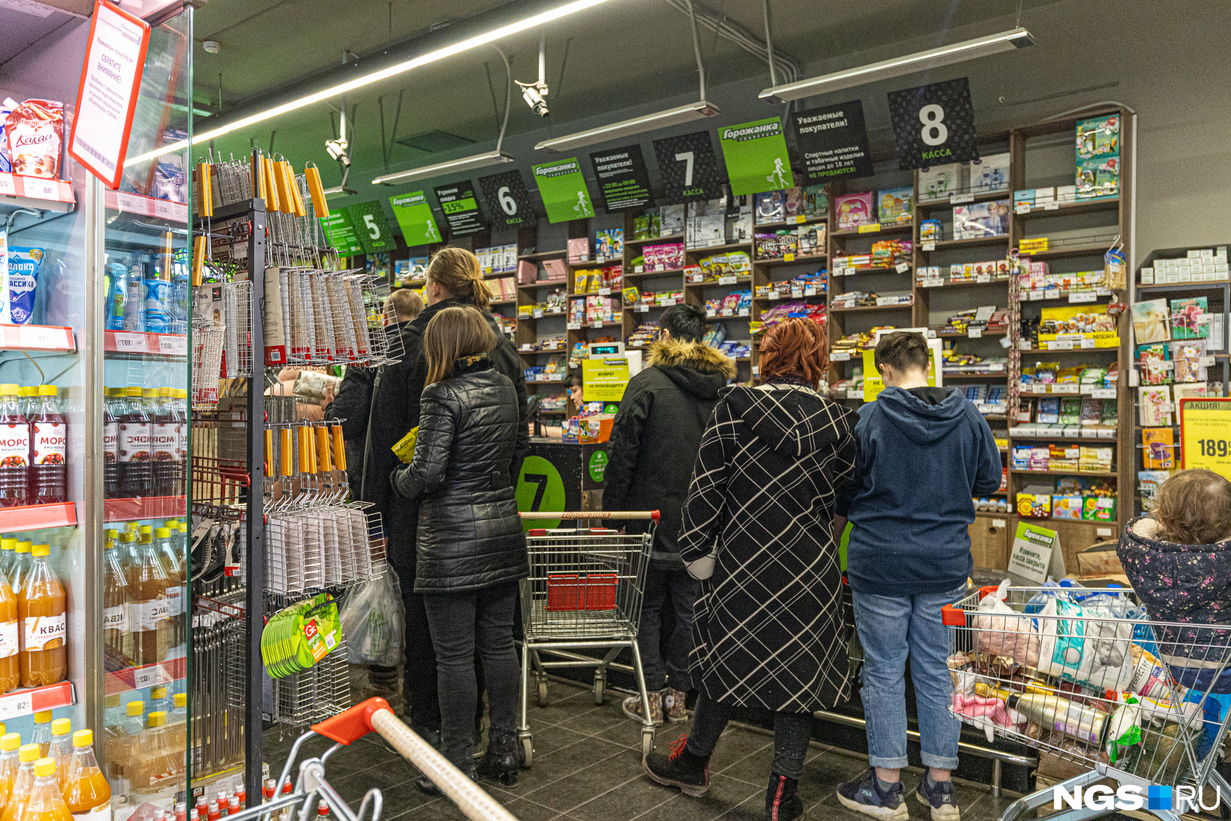 продуктовый магазин рядом. гастрономия в магазине. магазин продукты. около продуктовые. торговые ряды люберцы.