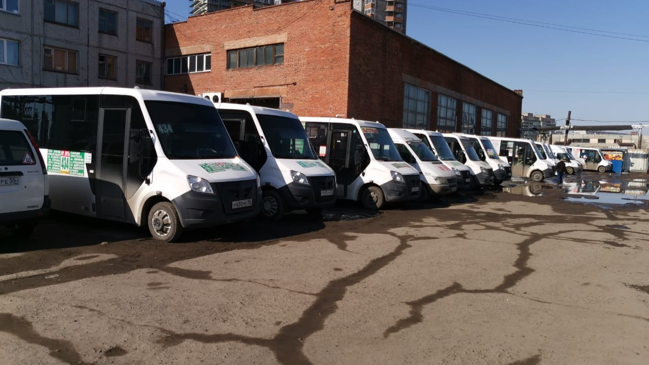 «У перевозчиков наступил кризис»: омский частник — о работе транспорта в режиме самоизоляции