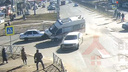 В Ярославле седан влетел в машину скорой с тяжёлым пациентом на борту. Видео