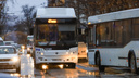«Ни на автобус меньше не стало». В дептрансе объяснили транспортный коллапс в Суворовском