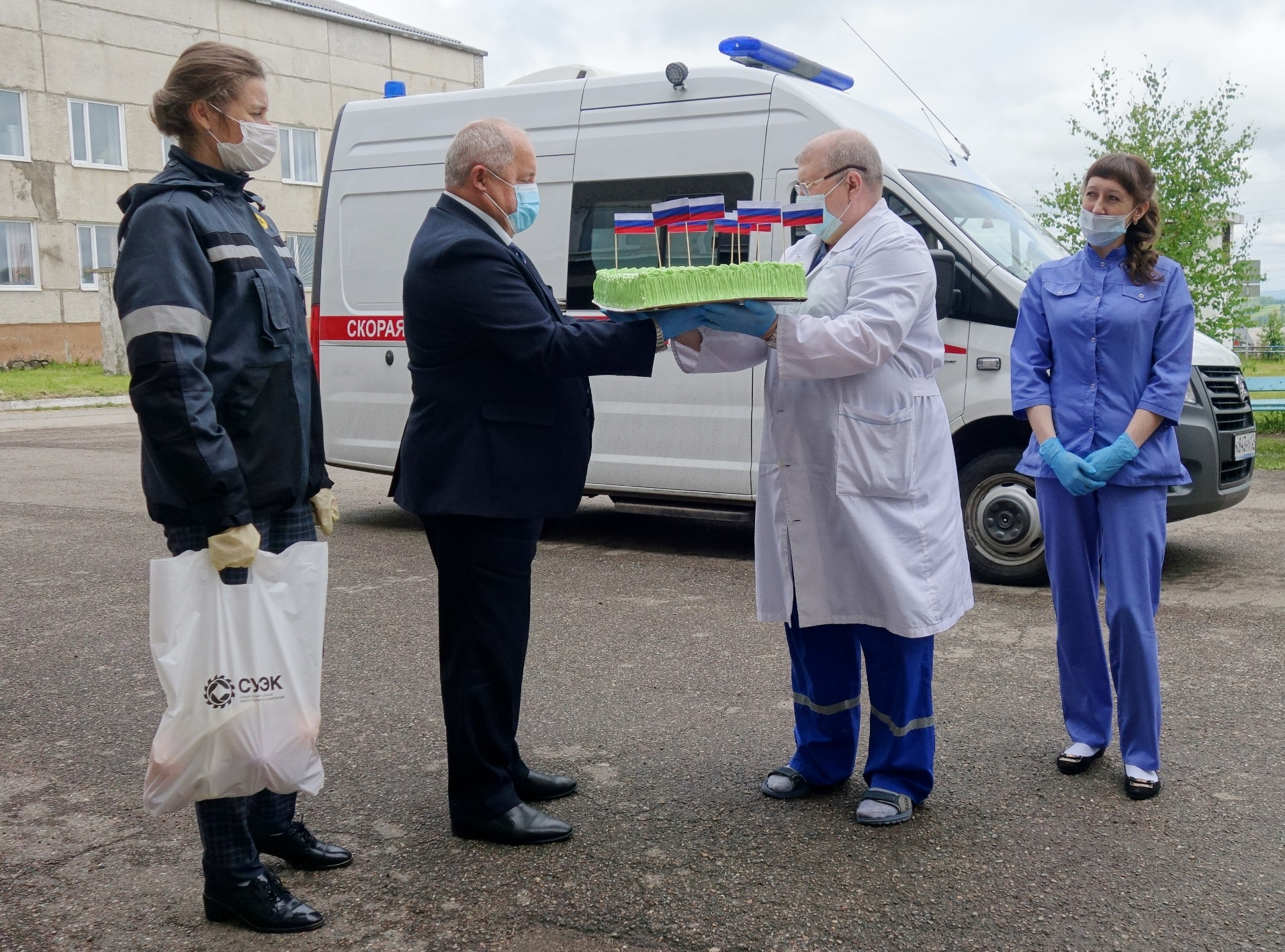 Священник в детской больнице. Больница бородино подольск. Больница бородино красноярский край. Больница бородино красноярский. Посещения в зеленоградской больнице.
