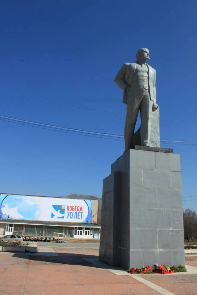 В Ревде весьма солидный памятник вождю пролетариата В Ревде весьма солидный памятник вождю пролетариата
