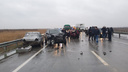 Девять машин столкнулись на скользкой трассе под Ростовом