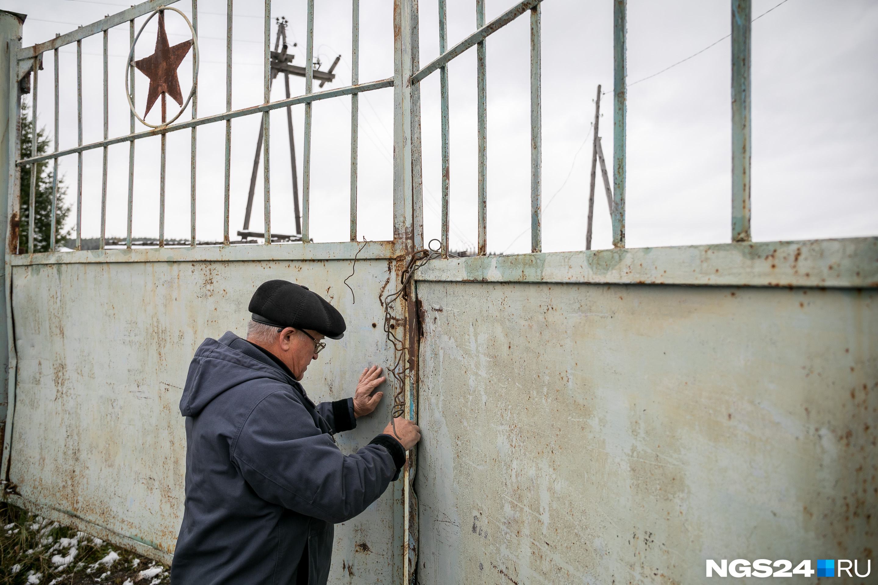 Охраны на заводе нет. Чтобы пройти на завод, достаточно убрать с ворот проволоку Охраны на заводе нет. Чтобы пройти на завод, достаточно убрать с ворот проволоку