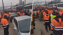 Десятки рабочих без масок толпились около завода «Лукойл»