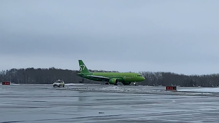 «Никакой паники не было»: пассажир самолёта S7 рассказал об экстренной посадке в Перми