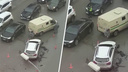 Инкассаторский автомобиль столкнулся с «Мерседесом» в центре Новосибирска: один человек пострадал