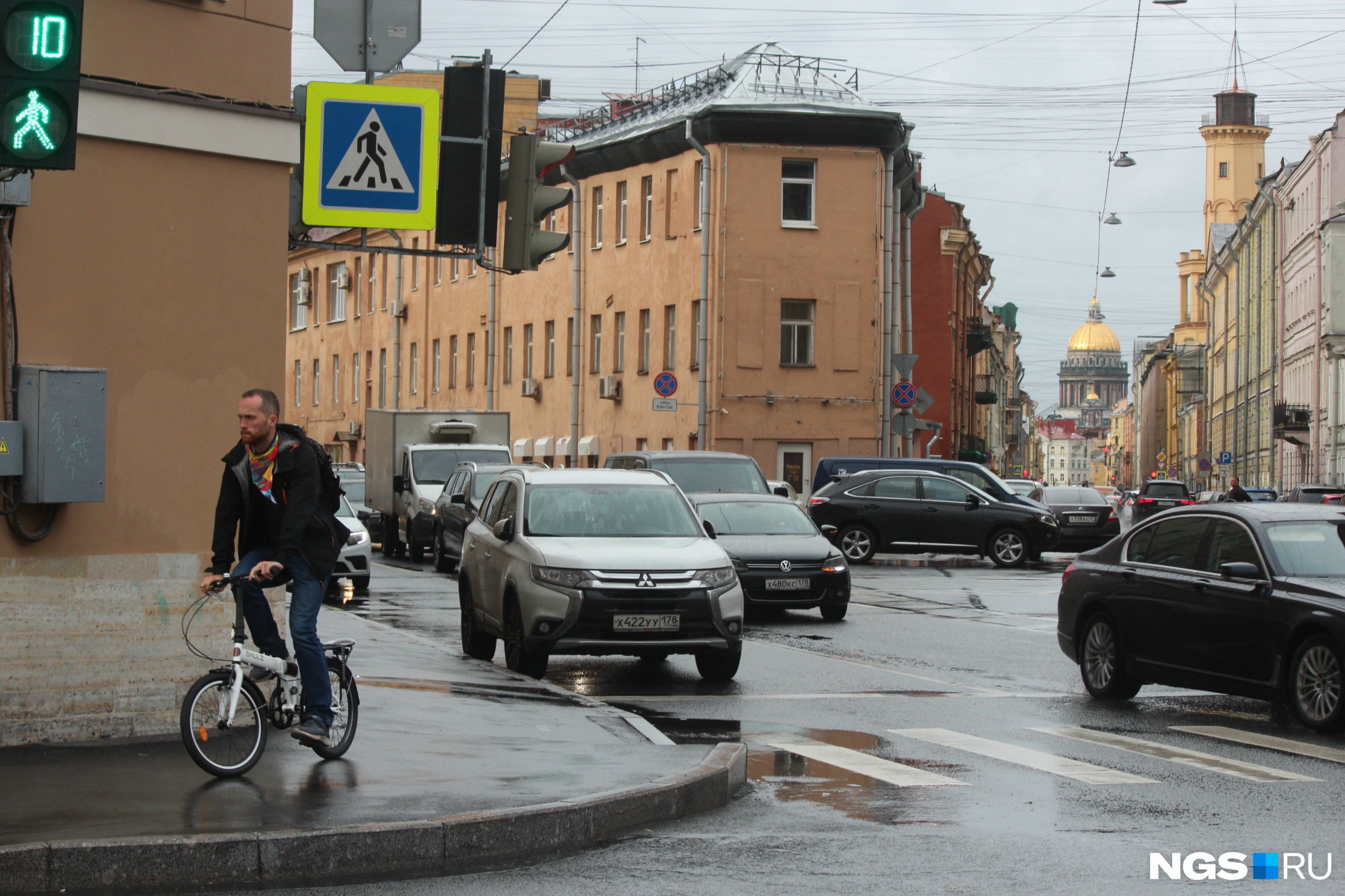 Красный проспект площадь ленина новосибирск. Хабаровск муравьева амурского. Центральные улицы москвы. Почему в центре города. Почему в центре города.