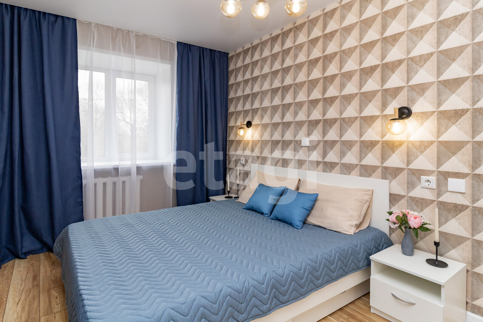 Стоимость одного квадрата в этой квартире составляет около 90 тысяч рублей