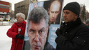 Новосибирцы с цветами собрались на Красном проспекте в память о Немцове — онлайн-репортаж