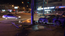 В хлам: «Тойота» снесла ограждение напротив Новосибирского цирка