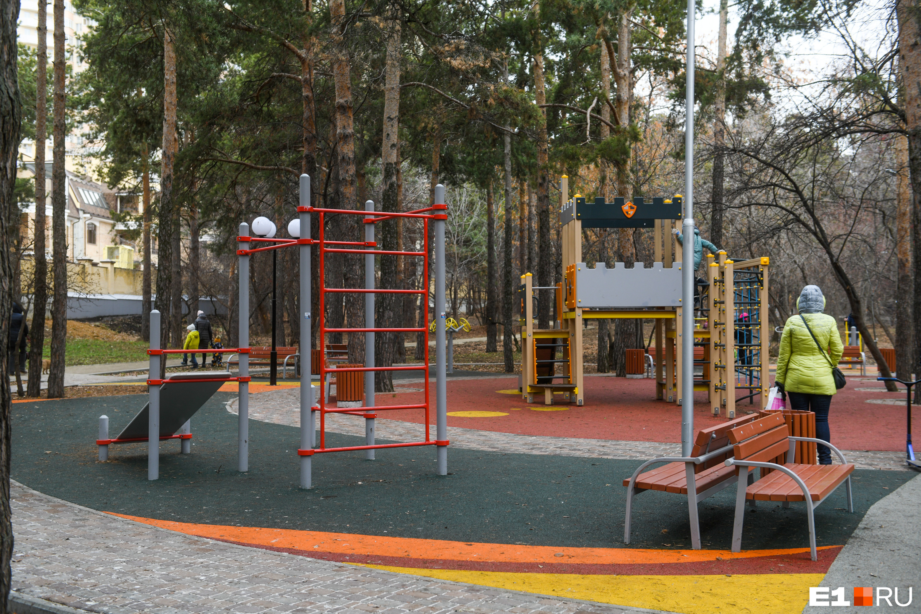 Свердловскавтодор (УГМК) пришлось делать детскую площадку за свой счет из-за недочетов в смете