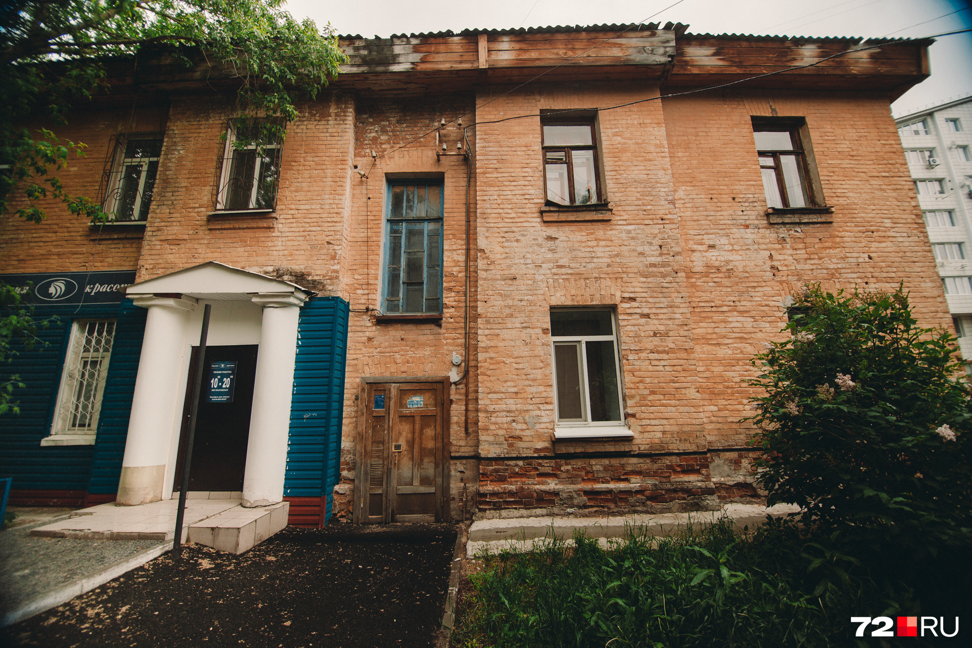 Жилой дом построили из кирпичей текутьевского театра