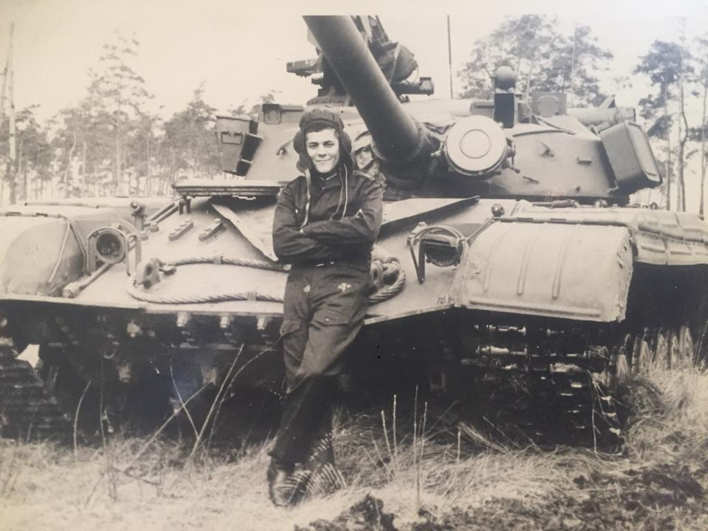 В армии Шакир служил танкистом — и сумел пройти 100 метров по Эльбе
