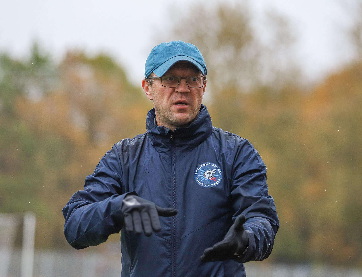 Тренера алмаз антей. Тренера алмаз антей. Фк алмаз антей. Алмаз-антей санкт-петербург футбол. Тренер фк алмаз -антей 2005.