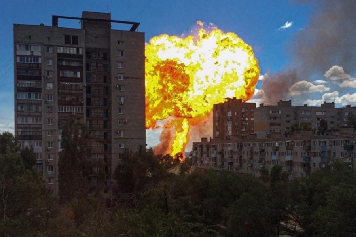 Что за взрывы были утром в энгельсе. Взрыв заправки в Волгограде 10.08.2020. Взрыв газовой заправки в Волгограде. Пожар на АЗС Волгоград.